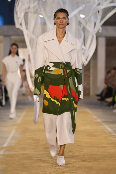 Look 25